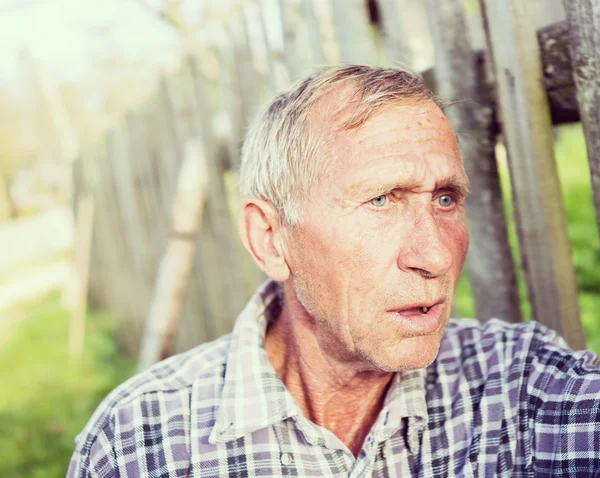 Retrato de homem sênior — Fotografia de Stock