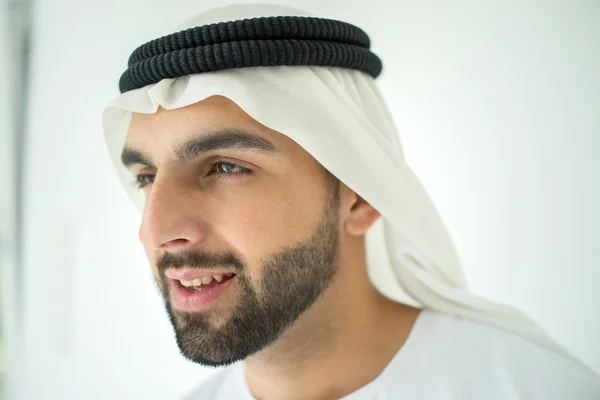 Attraktiv arabiska muslimska man — Stockfoto