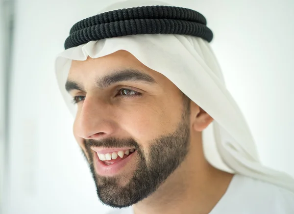 Attraktiv arabiska muslimska man — Stockfoto