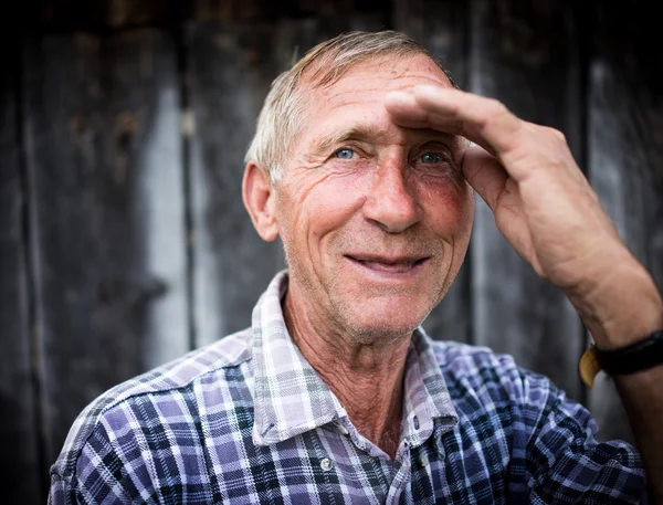 Porträt eines älteren Mannes — Stockfoto