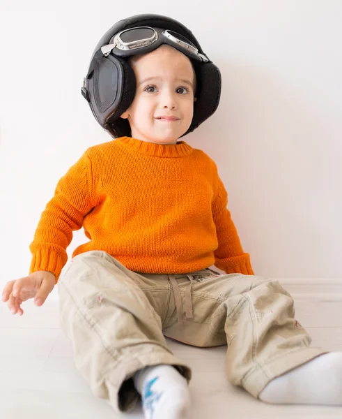 Criança com chapéu de piloto Imagem De Stock