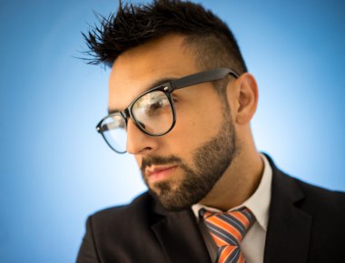 genç yakışıklı işadamı