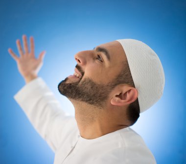 Arapça genç adam poz