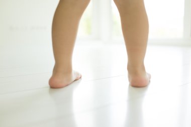 Mutlu küçük oğlu evde