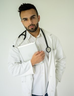 yakışıklı genç bir doktor