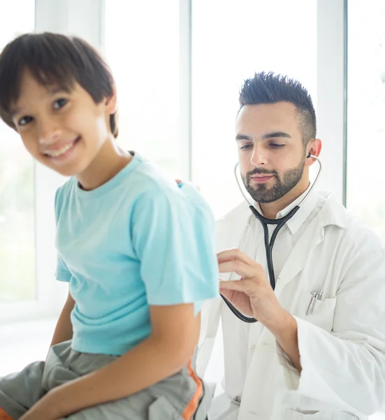 Doctor examining a boy at hospital — Stock Photo, Image