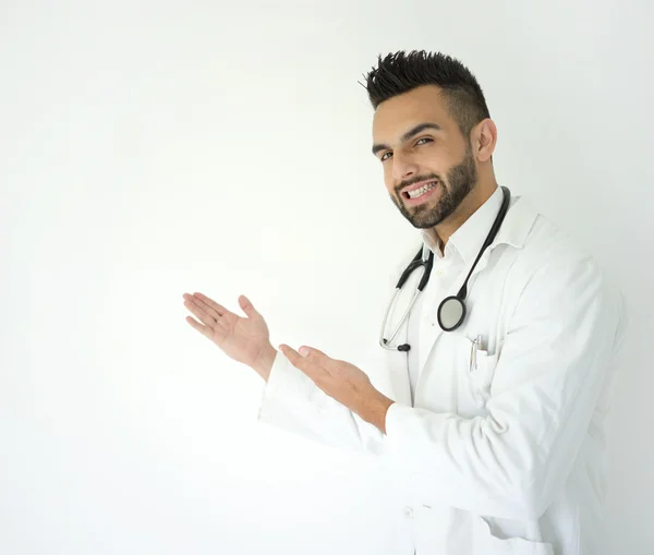 Bonito jovem médico — Fotografia de Stock