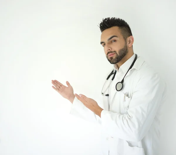 Guapo joven doctor — Foto de Stock