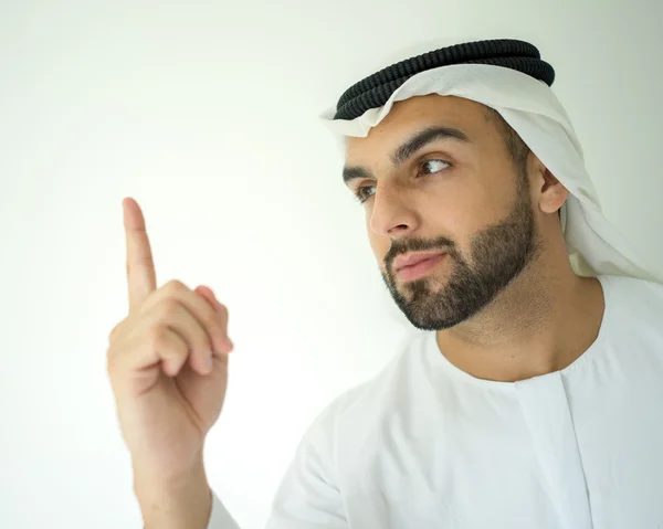 Porträt eines attraktiven arabischen Mannes — Stockfoto