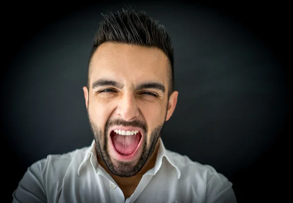 Schöner junger Mann — Stockfoto