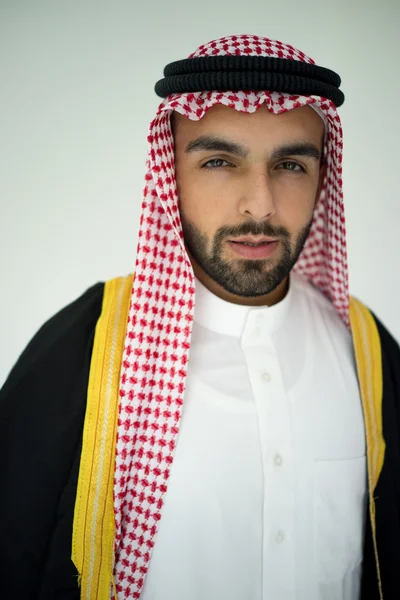 Arabiska unga sheikh poserar — Stockfoto