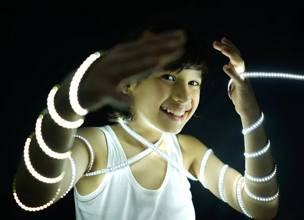 Retrato de criança com luz de tira led — Fotografia de Stock