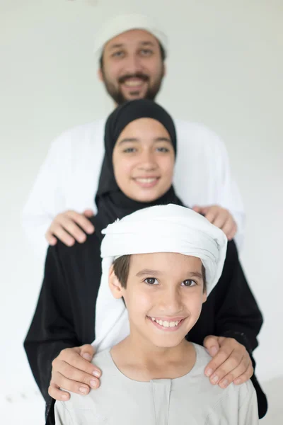 Αραβική οικογένεια, ποζάρει μαζί — Φωτογραφία Αρχείου