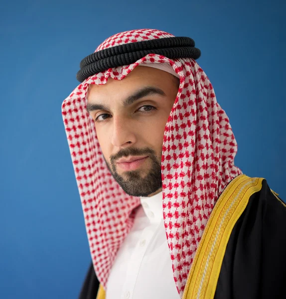 Portret van aantrekkelijke Arabische man — Stockfoto