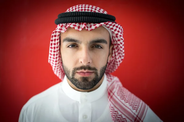 Arabiska ung affärsman poserar — Stockfoto