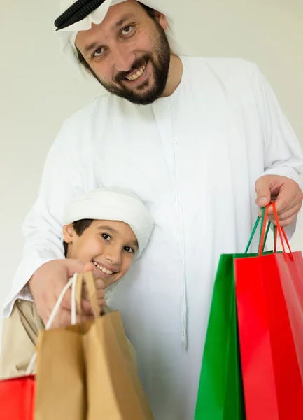 Felice padre arabo e figlio divertirsi tempo — Foto Stock