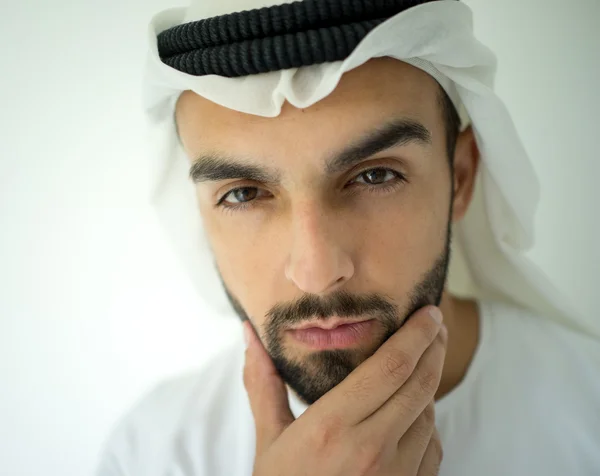 Porträtt av attraktiv Arabian man — Stockfoto