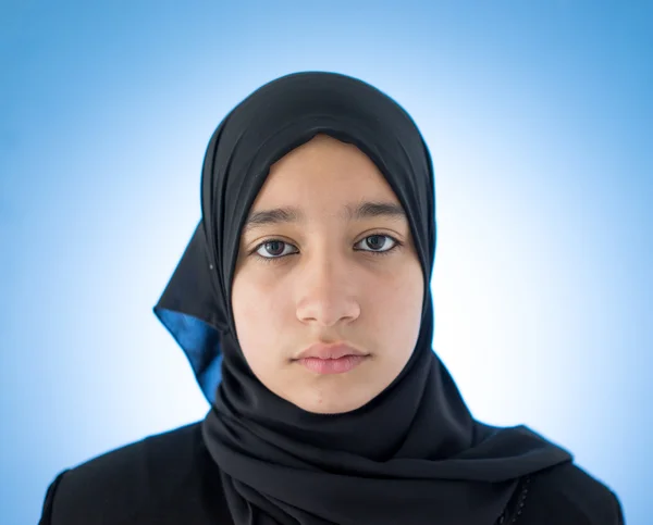 Arabiska muslimska tonårsflicka — Stockfoto