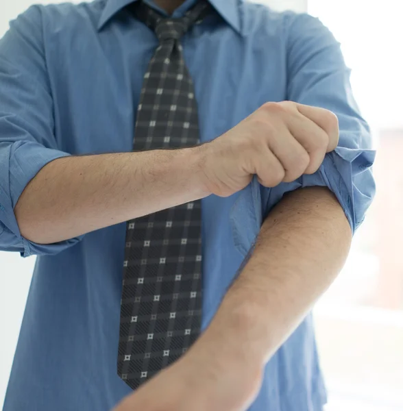 Бізнесмен в сорочці і краватці — стокове фото