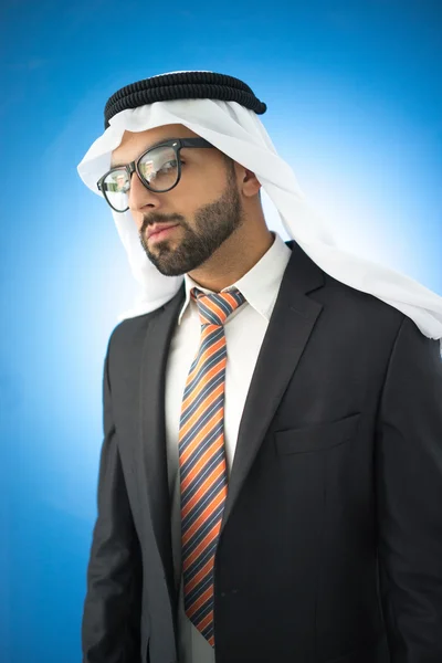 Arab man med gadget Stockbild