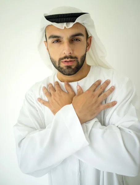 Retrato de homem árabe atraente — Fotografia de Stock