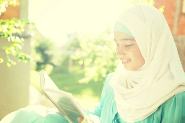Bella ragazza musulmana — Foto Stock