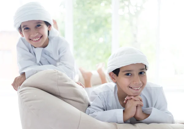 Feliz familia árabe divertirse — Foto de Stock