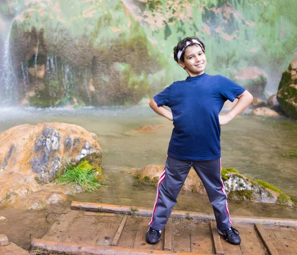 Kid on waterfall — Stock Photo, Image