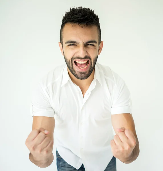 Schöner junger Mann posiert — Stockfoto