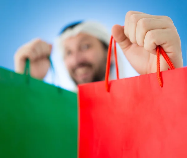 Hombre árabe con bolsas de compras —  Fotos de Stock