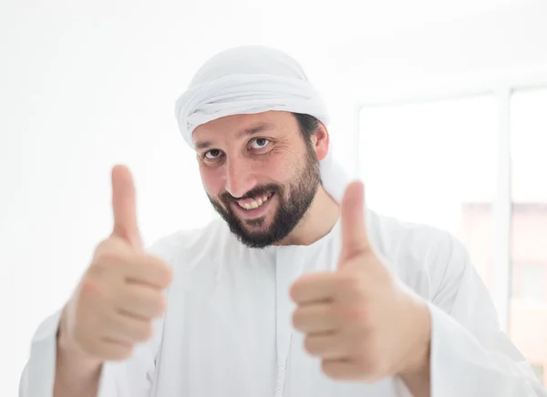 Retrato de um homem árabe — Fotografia de Stock