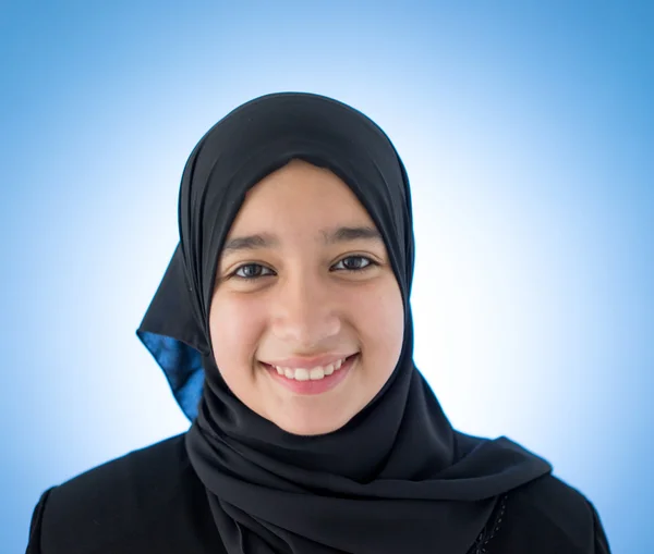 Arabische moslim tienermeisje — Stockfoto