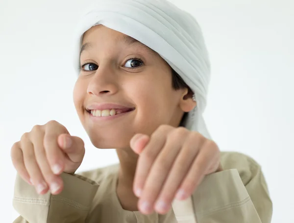 Stilig arabiska boy poserar — Stockfoto