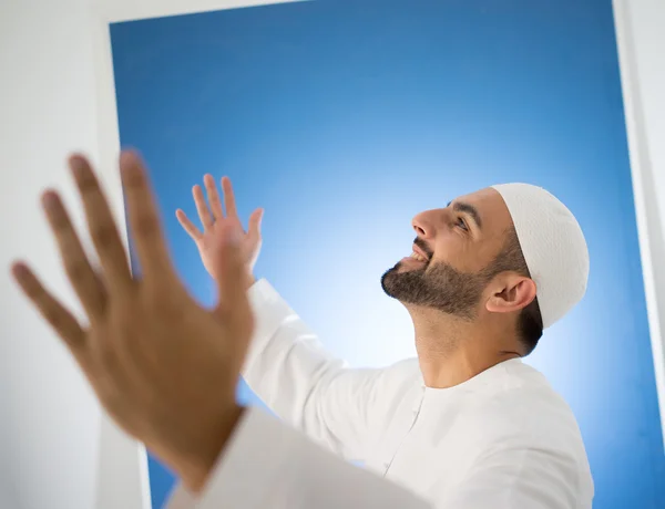 Arabic young man posing — Stock Photo, Image