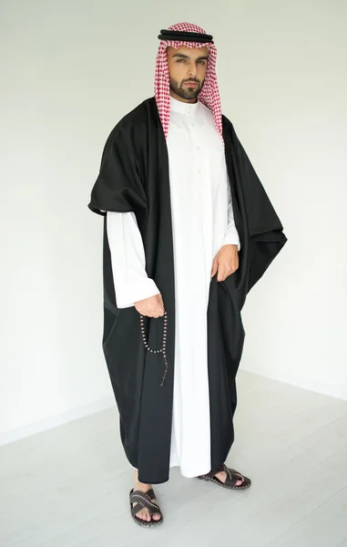 Arab fiatal sheikh pózol — Stock Fotó