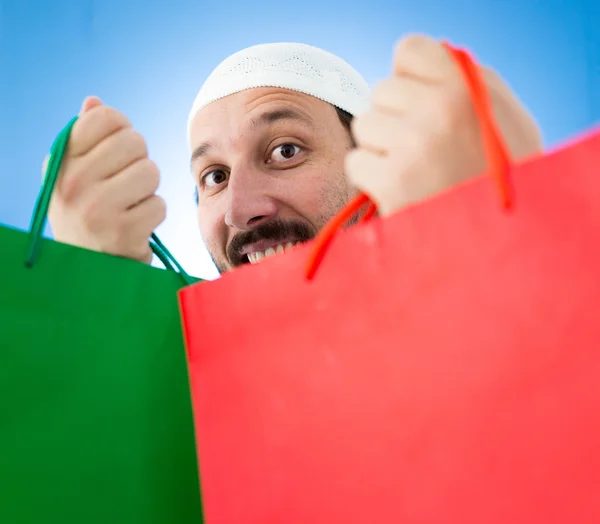 Arabische man met shopping tassen — Stockfoto