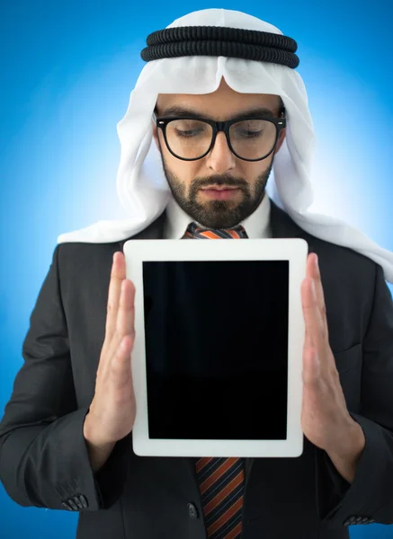 Uomo arabo con gadget — Foto Stock