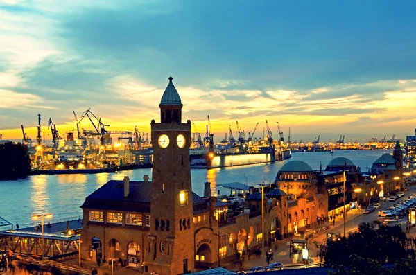 Hamburg Landungsbruecken sunset — Stockfoto