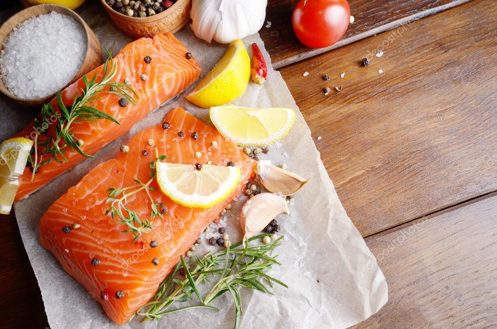 rauwe zalm op bakken papier — stockfoto © e_mikh #111731426