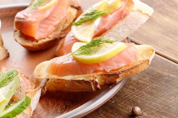 Open sandwiches with salmon