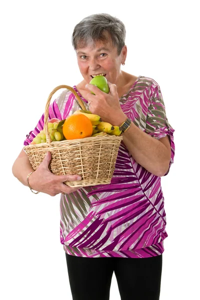Mujer mayor mordiendo una manzana — Foto de Stock
