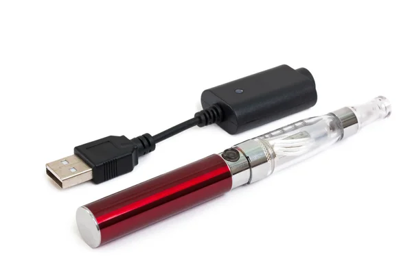 Elektronische Zigarette mit Ladekabel — Stockfoto
