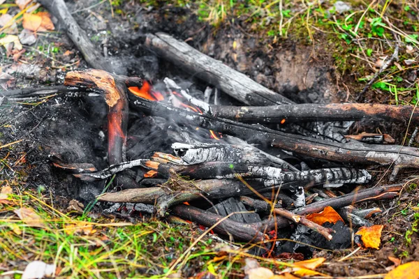 Coals laying on the ground — Stock Photo, Image