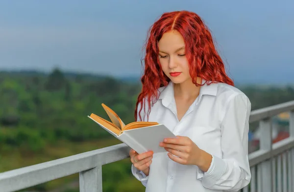 Portrait Beautiful Teen Girl Reading Book Balcony — Stock Photo, Image