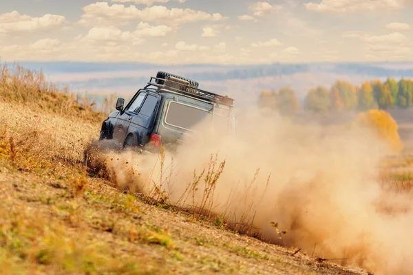 Veicolo fuoristrada in gara di rally — Foto Stock