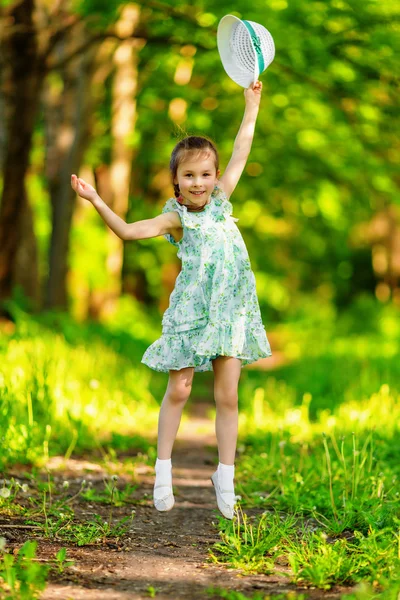 Entzückendes kleines Mädchen — Stockfoto