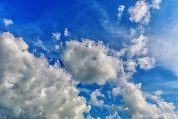 Céu azul nublado — Fotografia de Stock