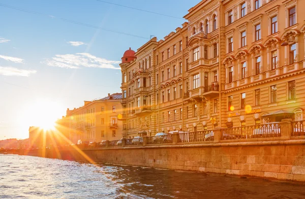 Санкт-Петербург / Россия - 13 августа 2015 г.: Дом на набережной канала Грибоедова — стоковое фото