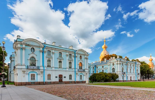 Smolny klooster van de opstanding in Sint-Petersburg — Stockfoto