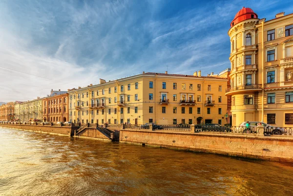The embankment of Griboyedov Canal — Stock Photo, Image